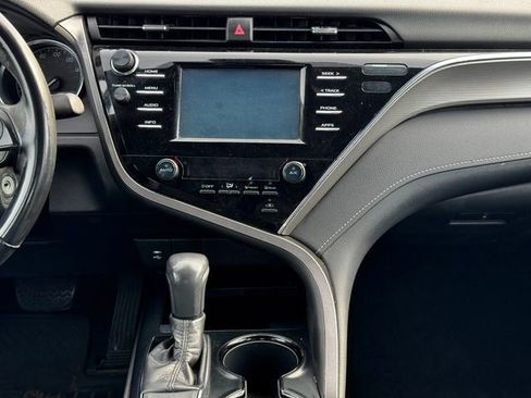 Used 2018 Toyota Camry SE FWD image 15