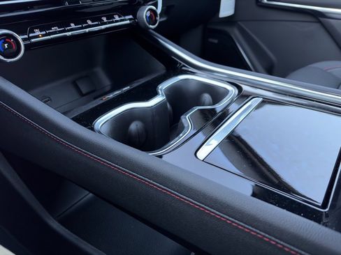 Used 2025 Chevrolet Traverse RS image 26