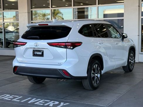 Certified 2023 Toyota Highlander XLE image 12