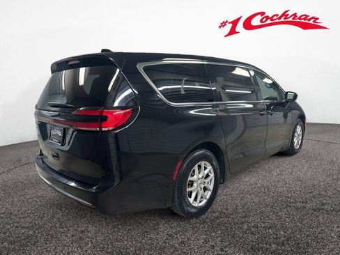 Used 2024 Chrysler Pacifica Touring-L FWD image 25