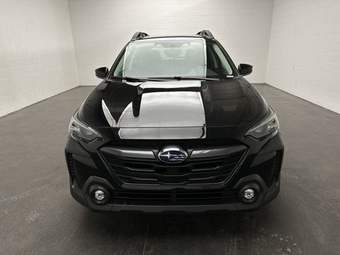 Used 2025 Subaru Outback Premium image 3