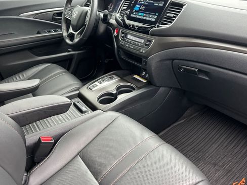 Certified 2022 Honda Passport TrailSport image 17