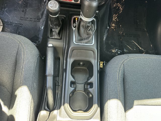 Used 2025 Jeep Wrangler Sport AWD/4WD image 17