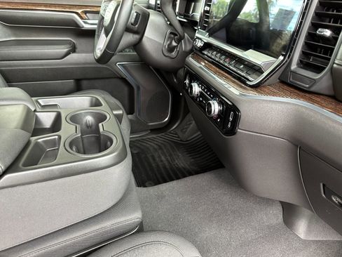 Used 2024 GMC Sierra 1500 Elevation image 15