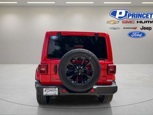 Used 2025 Jeep Wrangler Unlimited Sahara AWD/4WD image 6