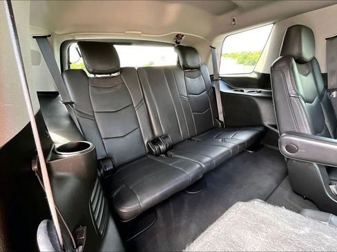 Used 2020 Cadillac Escalade 2WD image 28