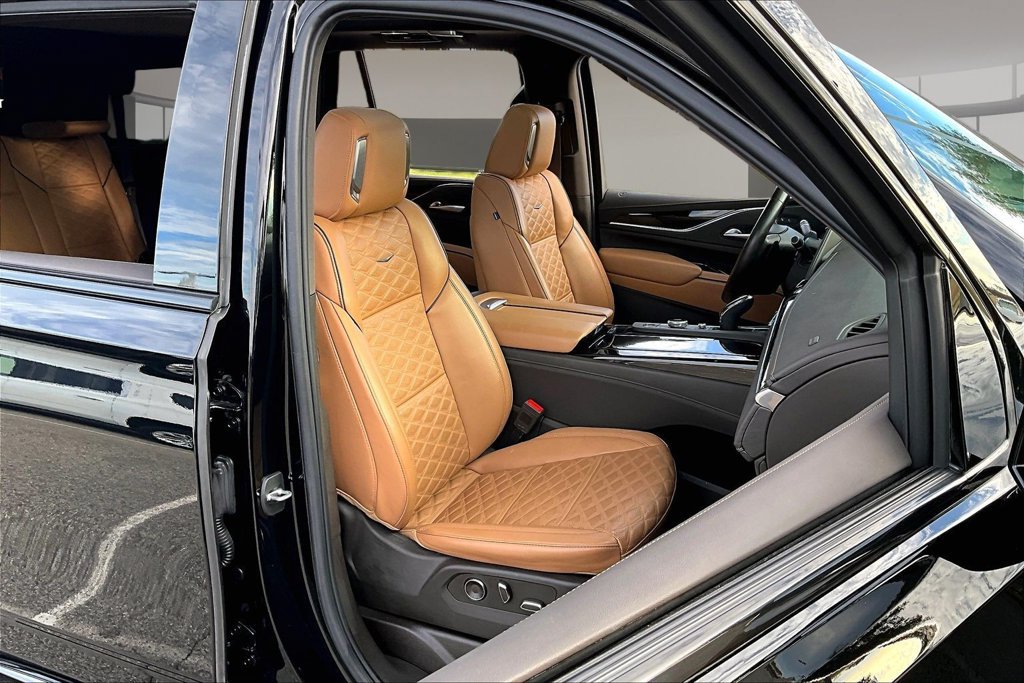 Used 2023 Cadillac Escalade Sport w/ LPO, ONYX Package AWD/4WD image 7