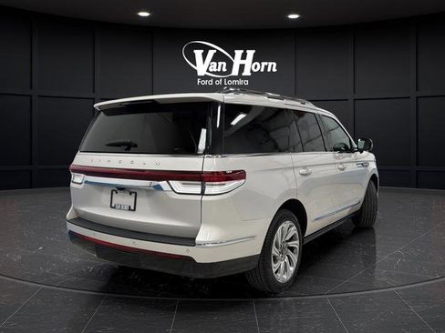 Used 2024 Lincoln Navigator Reserve AWD/4WD image 7