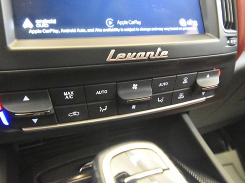 Used 2020 Maserati Levante GranLusso image 21