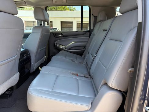 Used 2019 Chevrolet Suburban LT RWD image 21