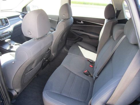 Used 2019 Kia Sorento S AWD/4WD image 9