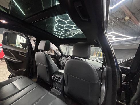 Used 2017 Jaguar F-PACE Premium image 9
