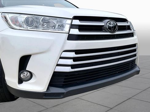 Used 2018 Toyota Highlander XLE FWD image 30