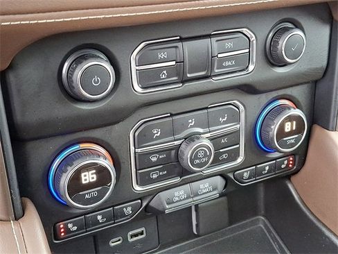 Used 2021 Chevrolet Suburban High Country w/ Premium Package image 15