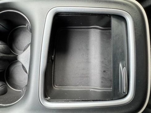 Used 2022 Chrysler Pacifica Touring-L FWD image 19