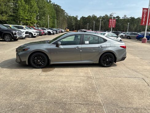 New 2026 Toyota Camry SE FWD image 2