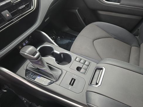 Used 2023 Toyota Highlander L image 25