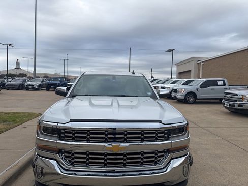 Used 2018 Chevrolet Silverado 1500 LT w/ Texas Edition image 2