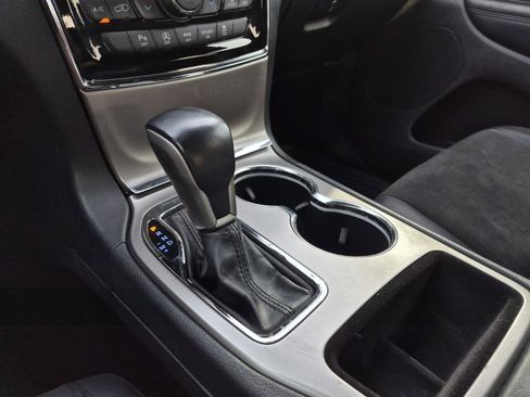 Used 2020 Jeep Grand Cherokee Altitude image 15