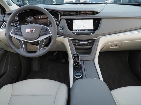 Certified 2025 Cadillac XT5 Premium Luxury FWD image 12