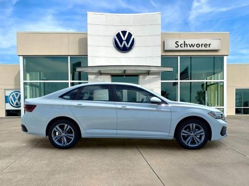Used 2023 Volkswagen Jetta SE FWD image 5