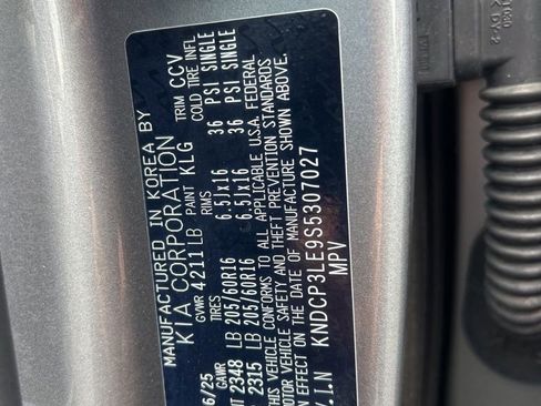 Used 2025 Kia Niro LX FWD image 3