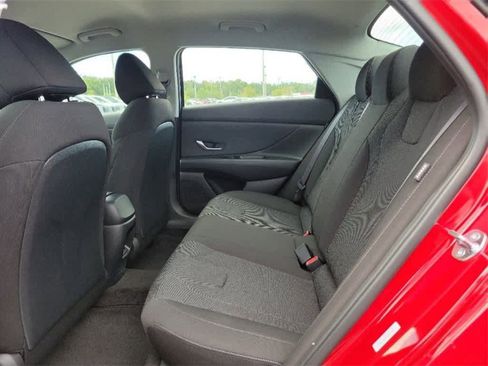 New 2025 Hyundai Elantra SE image 10