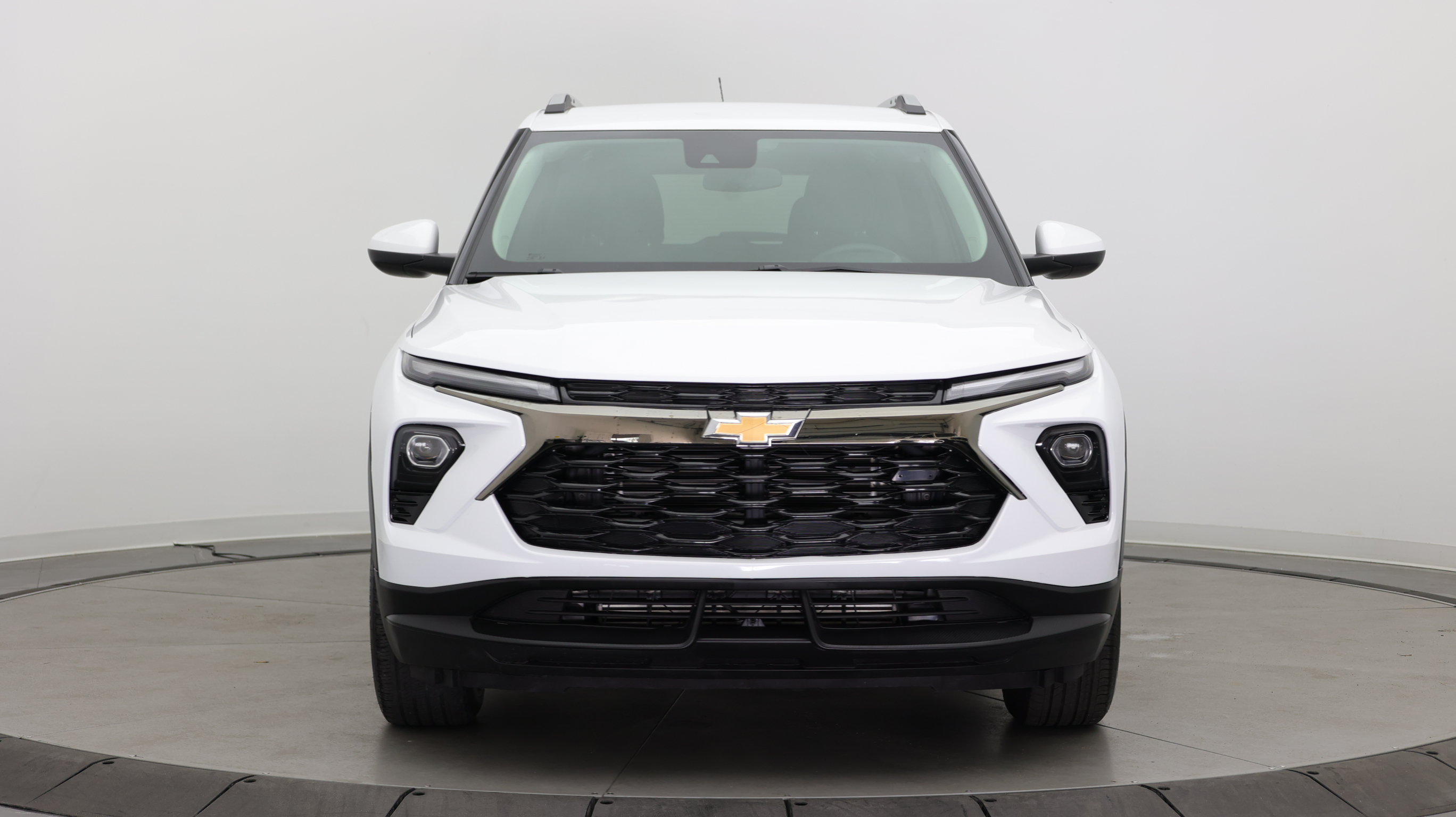 Used 2026 Chevrolet TrailBlazer LT FWD image 2