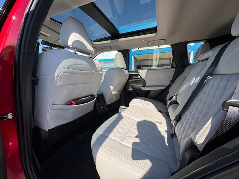 Used 2025 Mitsubishi Outlander SEL image 9