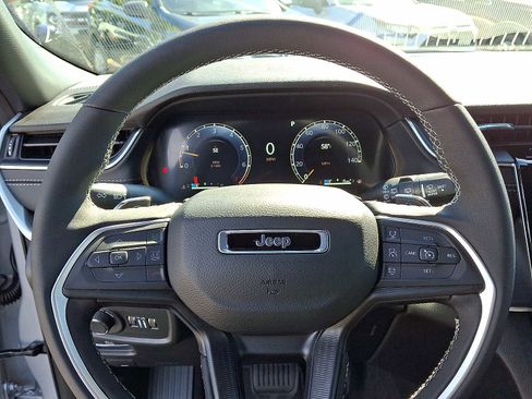 New 2025 Jeep Grand Cherokee Altitude image 13
