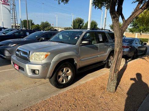 Used 2006 Toyota 4Runner SR5 RWD image 2