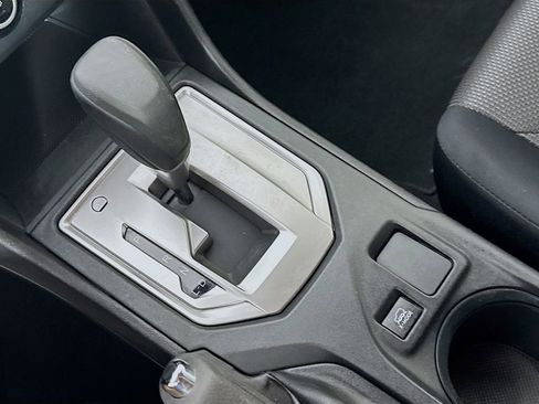 Used 2021 Subaru Crosstrek 2.0i image 19