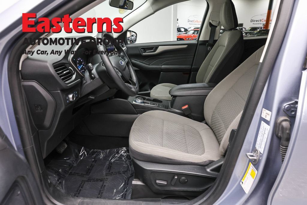 Used 2022 Ford Escape SE w/ Convenience Package FWD image 16