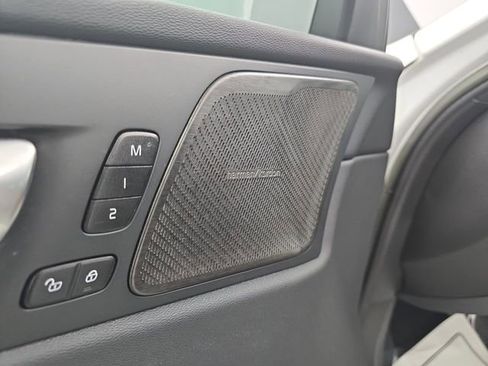 Used 2023 Volvo XC60 B5 Plus image 25