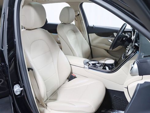 Used 2017 Mercedes-Benz GLC 300 4MATIC w/ Premium 2 Package image 28