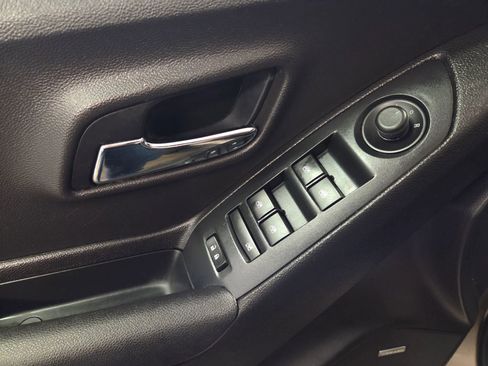 Used 2018 Chevrolet Trax LT w/ Sun & Sound Package image 41