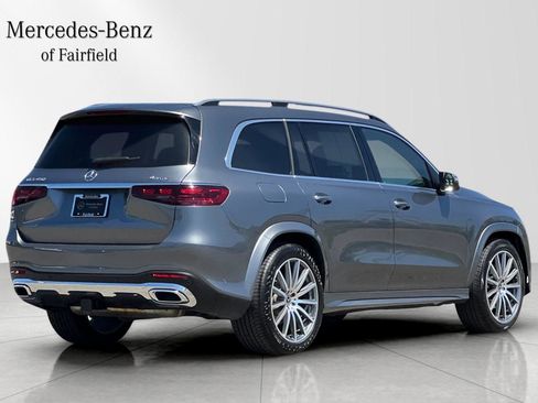 Used 2025 Mercedes-Benz GLS 450 4MATIC image 2