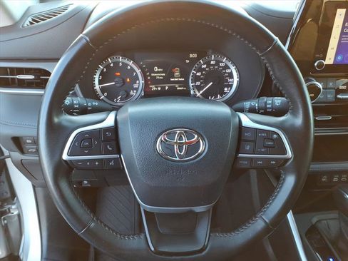 Used 2023 Toyota Highlander LE image 29