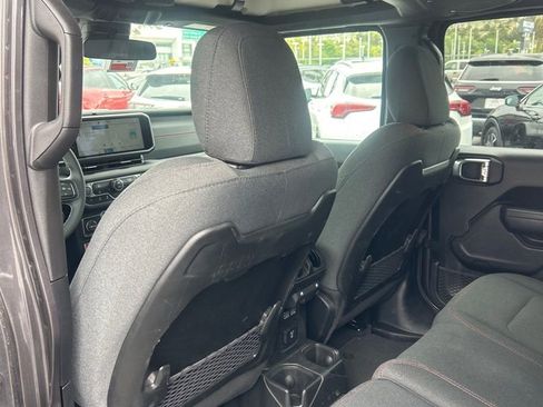 Used 2025 Jeep Wrangler Unlimited Rubicon AWD/4WD image 12