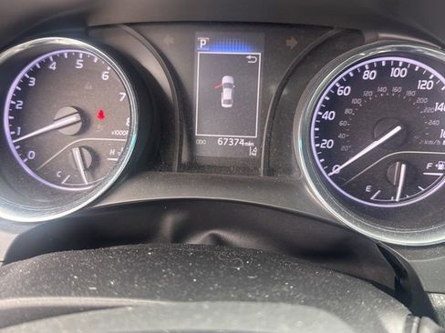 Used 2020 Toyota Camry LE image 6