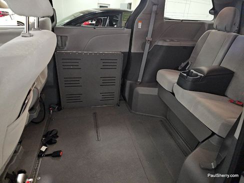 Used 2020 Toyota Sienna LE FWD image 8