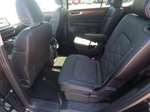 Used 2024 Volkswagen Atlas SE FWD image 18
