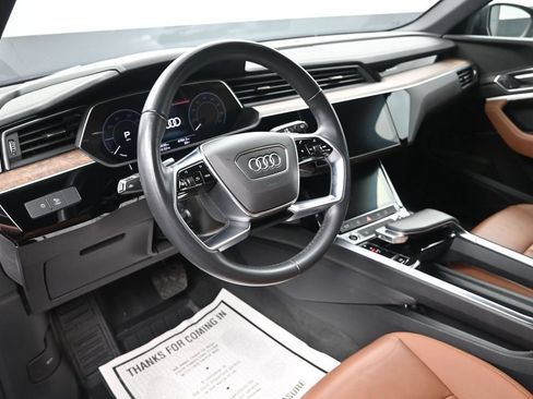 Used 2022 Audi e-tron Premium w/ Convenience Plus Package AWD/4WD image 13