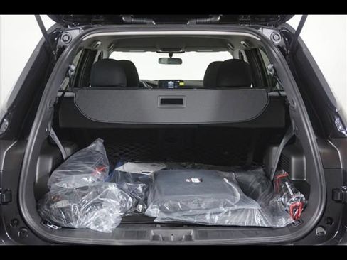 Used 2024 Mitsubishi Outlander ES image 14