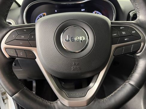 Used 2019 Jeep Grand Cherokee Limited w/ Trailer Tow Group IV AWD/4WD image 16