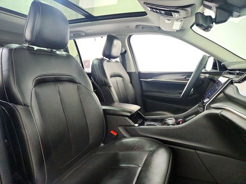 Used 2022 Jeep Grand Cherokee Limited 4xe w/ Luxury Tech Group II image 17