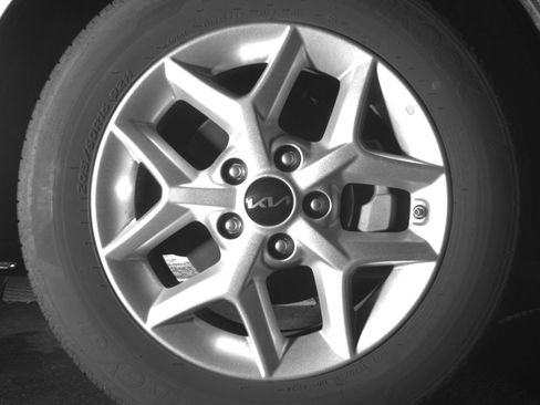 Used 2025 Kia Soul LX w/ LX Technology Package FWD image 22