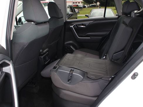 Used 2025 Toyota RAV4 XLE AWD/4WD image 15