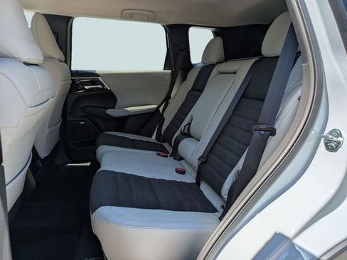 New 2026 Mitsubishi Outlander SE FWD image 15