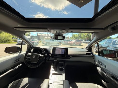 Used 2022 Toyota Sienna XSE w/ XSE Plus Package AWD/4WD image 19